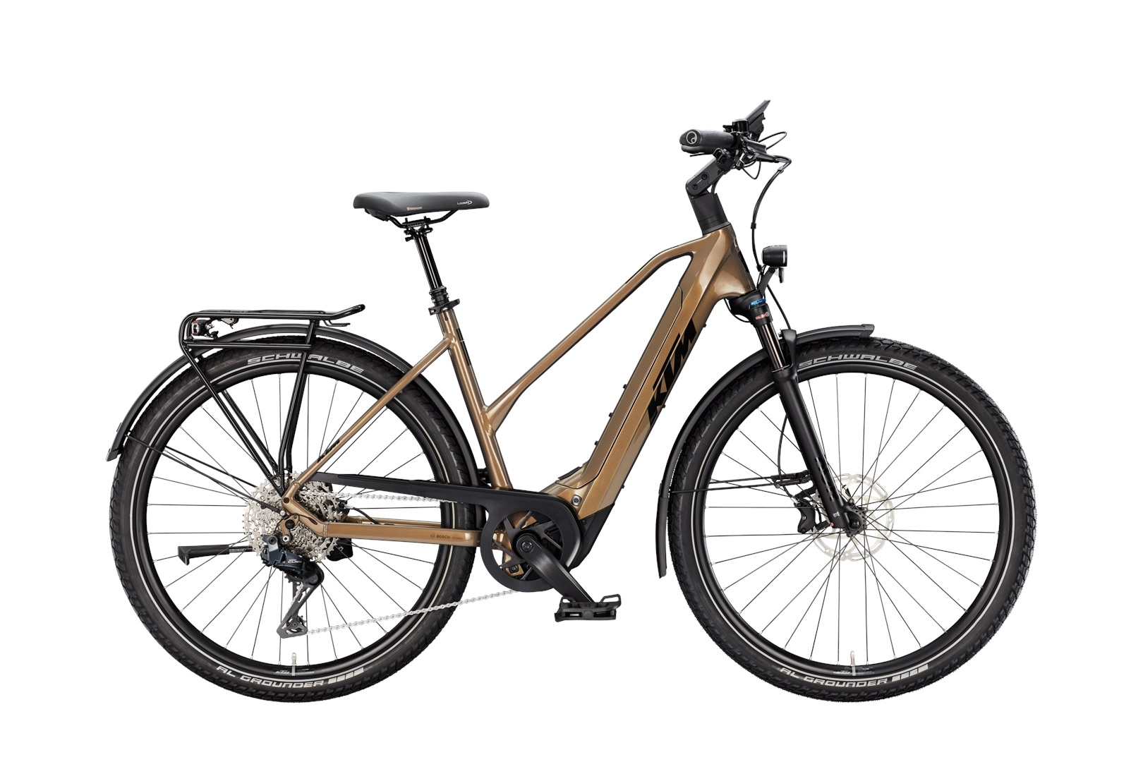 KTM_MACINA_GRAN_810_TRAPEZ_800_WH_BRAUN_2025_OLIVE_PEARL_1250136206_1250136211_1250136216.JPG